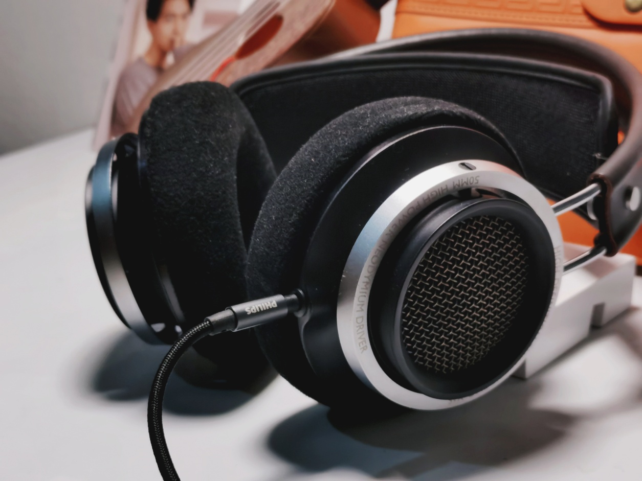 飞利浦旗舰头戴耳机,飞利浦9500和x1s哪个更好