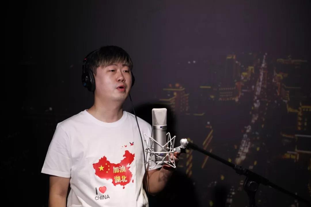 讴歌逆行者礼赞生命作文,众志成城礼赞最美逆行者