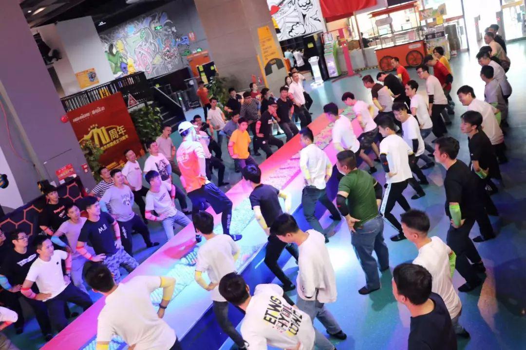 滑滑梯和蹦床乐园,弹力空间蹦床滑梯