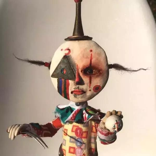 12岁男孩用捡来的破烂，亲手打造出一个暗黑王国，…