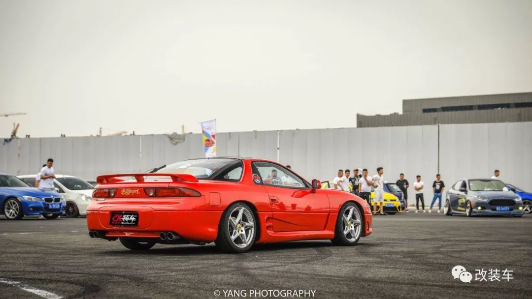 三菱3000gt跑车敞篷版,30万买一台30年前的三菱3000gt