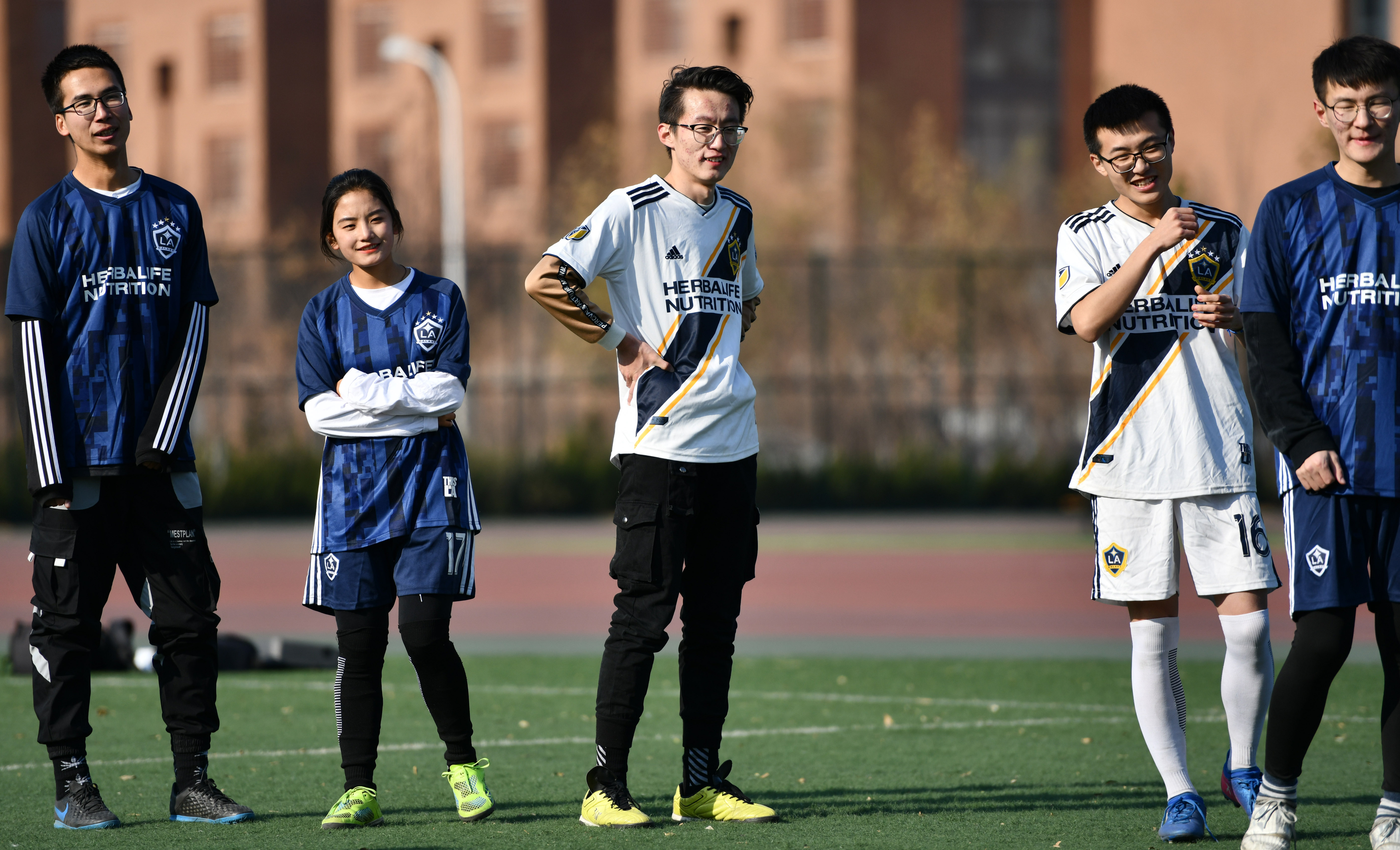 南开男足,南开首个率男足出征的女队长