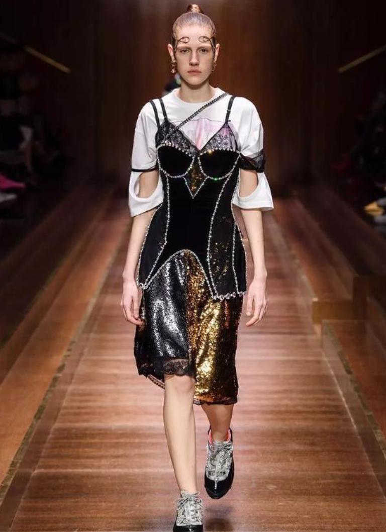 隔壁LV、CHANEL升价25%都卖断货 BURBERRY:我亏到*裤底**都不剩