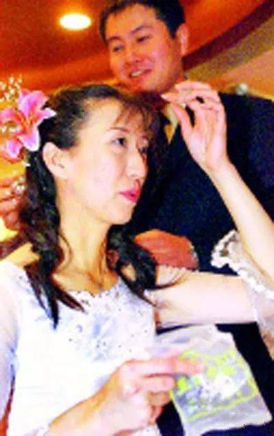 女排神话背后的艰难爱情：异地离婚、13年长跑、瘫痪相守、远嫁