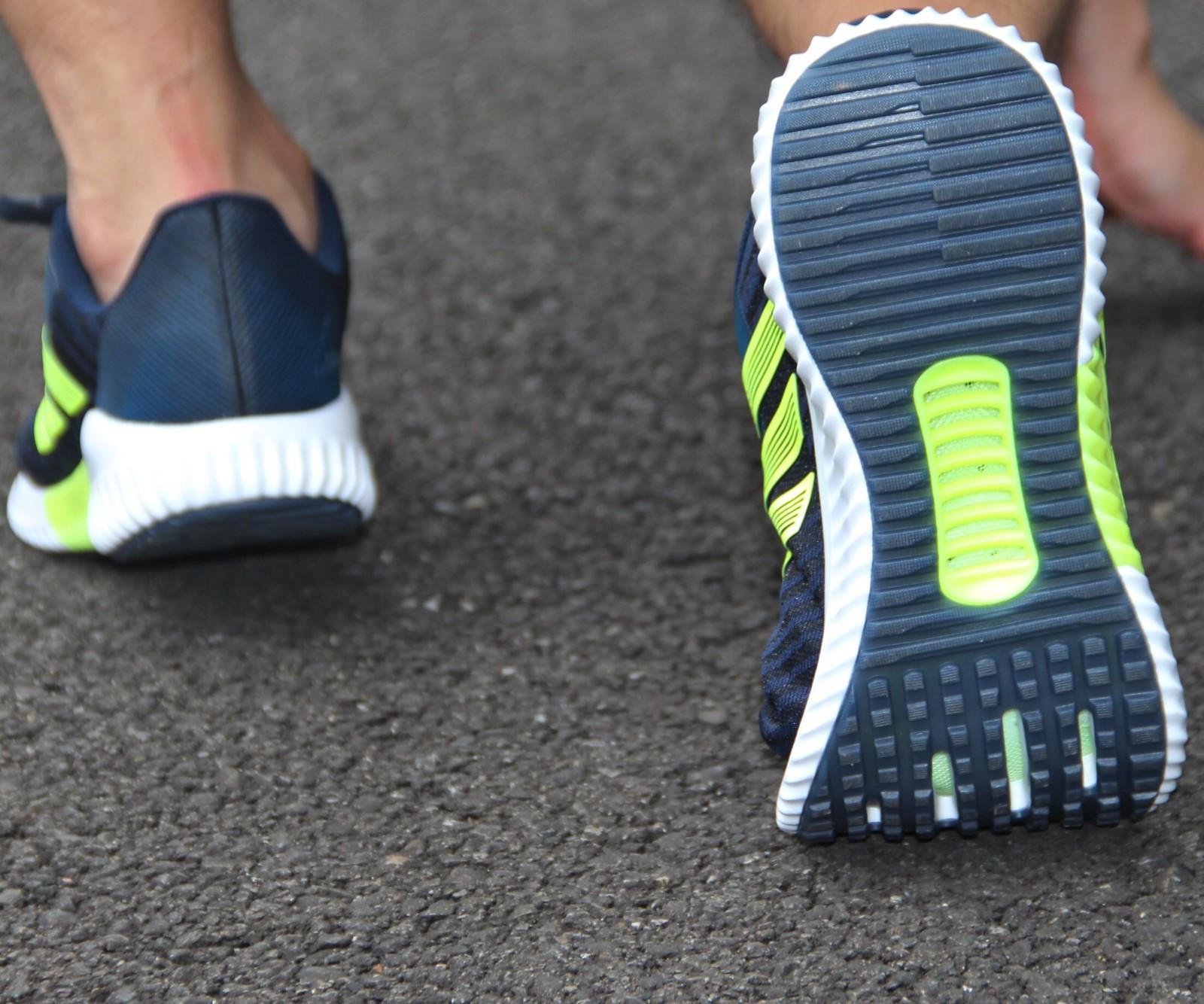 adidas清风跑鞋最新款,阿迪清风跑鞋讲解