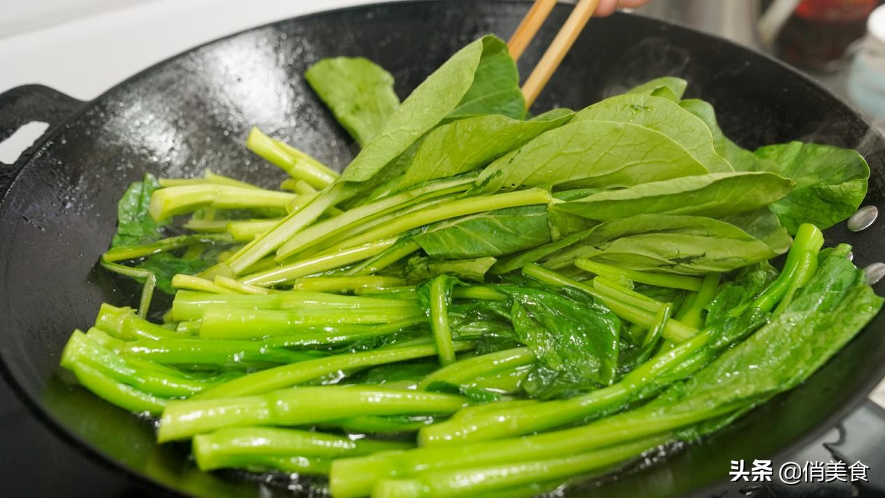 广东菜心上桌的正确方式,菜心怎么做好吃又简单