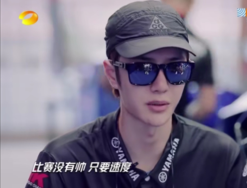 《陈情令》王一博赛车不是玩票：我是职业选手不想当赛车场的花瓶