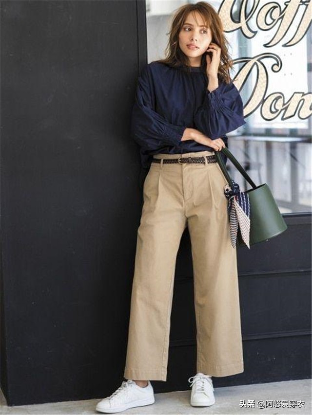 今年流行的“卡其裤”怎么搭？与其打扮时髦，不如穿得高级又显白