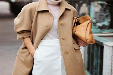 驼色中长款羊毛大衣搭配什么裤子,驼色大衣配燕麦色裤子好看吗