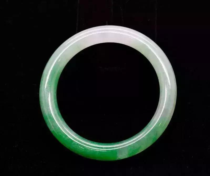 首饰没有钢印是真的吗,为什么现在的首饰比较不值钱