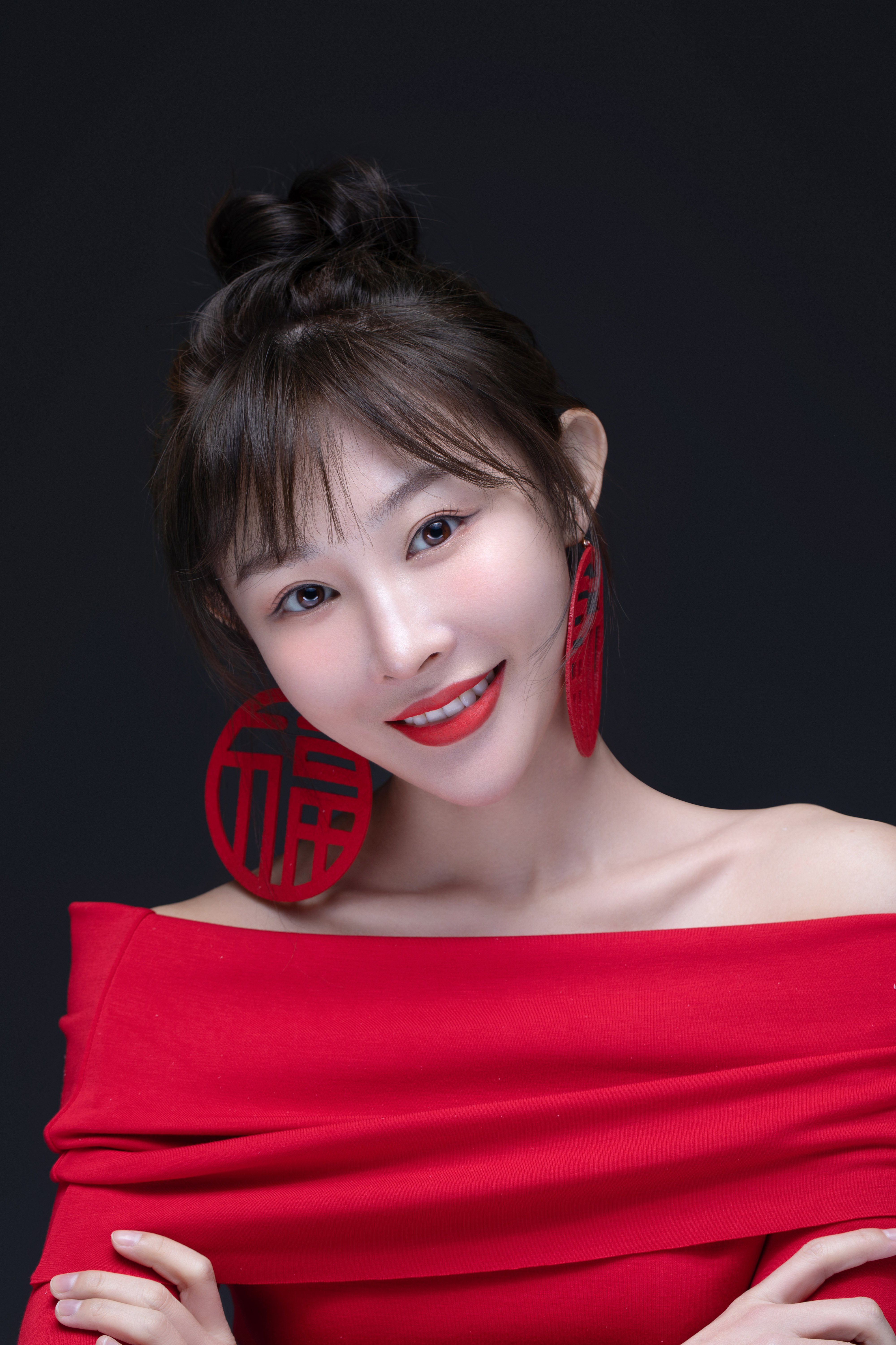 陈思思演唱红旗颂,陈思献唱沂蒙颂歌曲