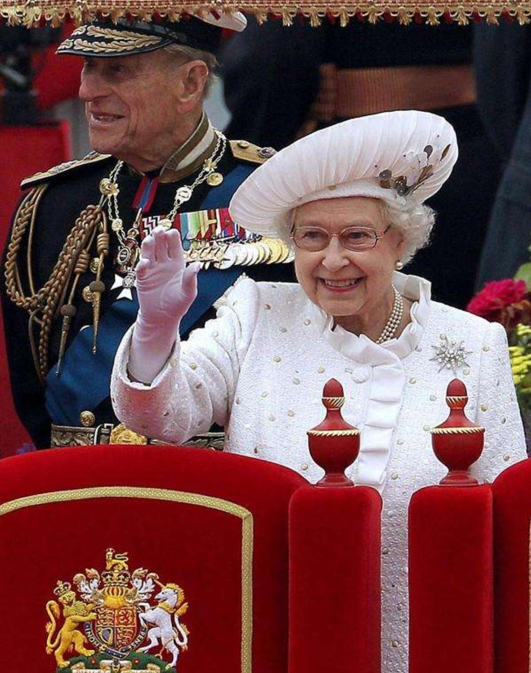 英国女王戴珍珠项链,英国女王伊丽莎白戴的珍珠项链