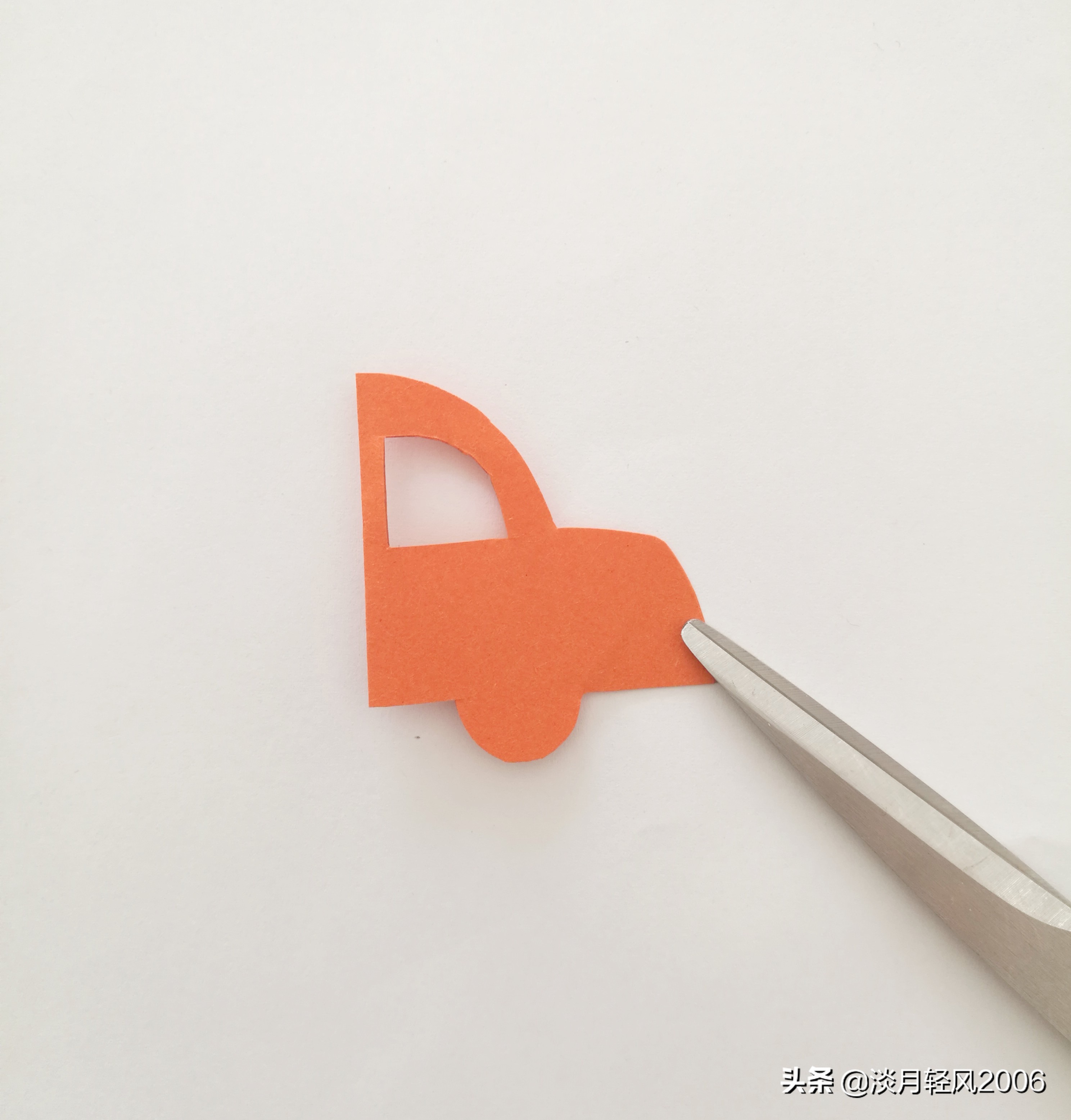 幼儿园卡纸剪出形状然后拼成汽车,幼儿园卡纸小汽车手工教程