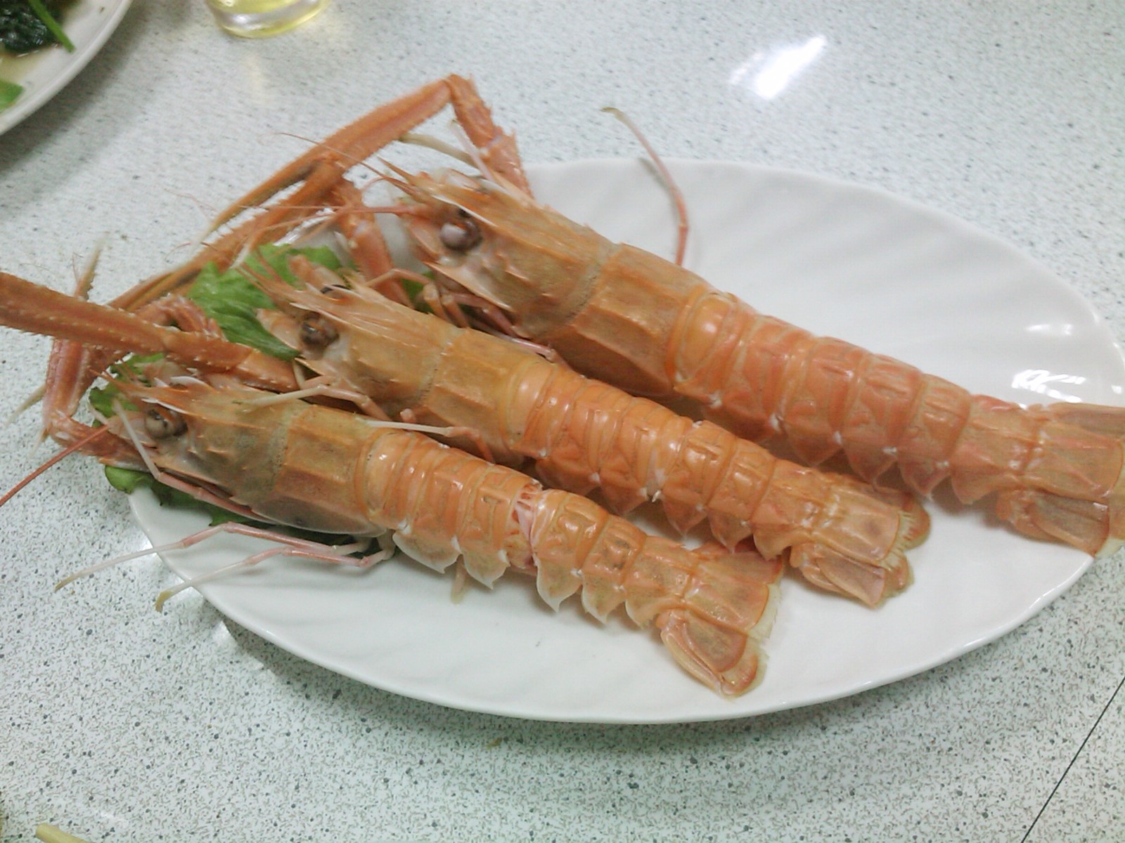 挑虾怎么挑才能挑到新鲜的虾类,如何有效挑选虾类的虾种呢