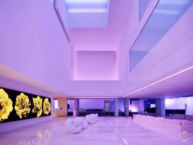 这家性冷淡的“情趣酒店”，开了灯后……嗨爆了