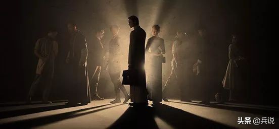 军人壮烈牺牲母亲和妻子痛哭,军人壮烈牺牲妻子痛哭