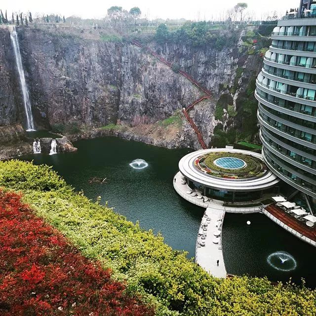 耗资百亿建中国第一高楼,耗资100亿大楼