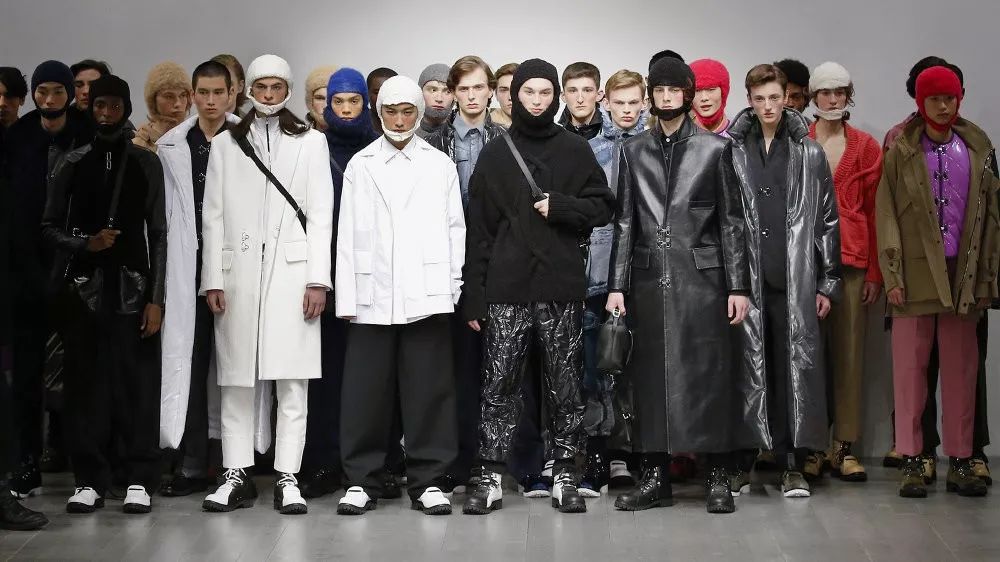 不跟风不迎合不做作,不从众不迎合