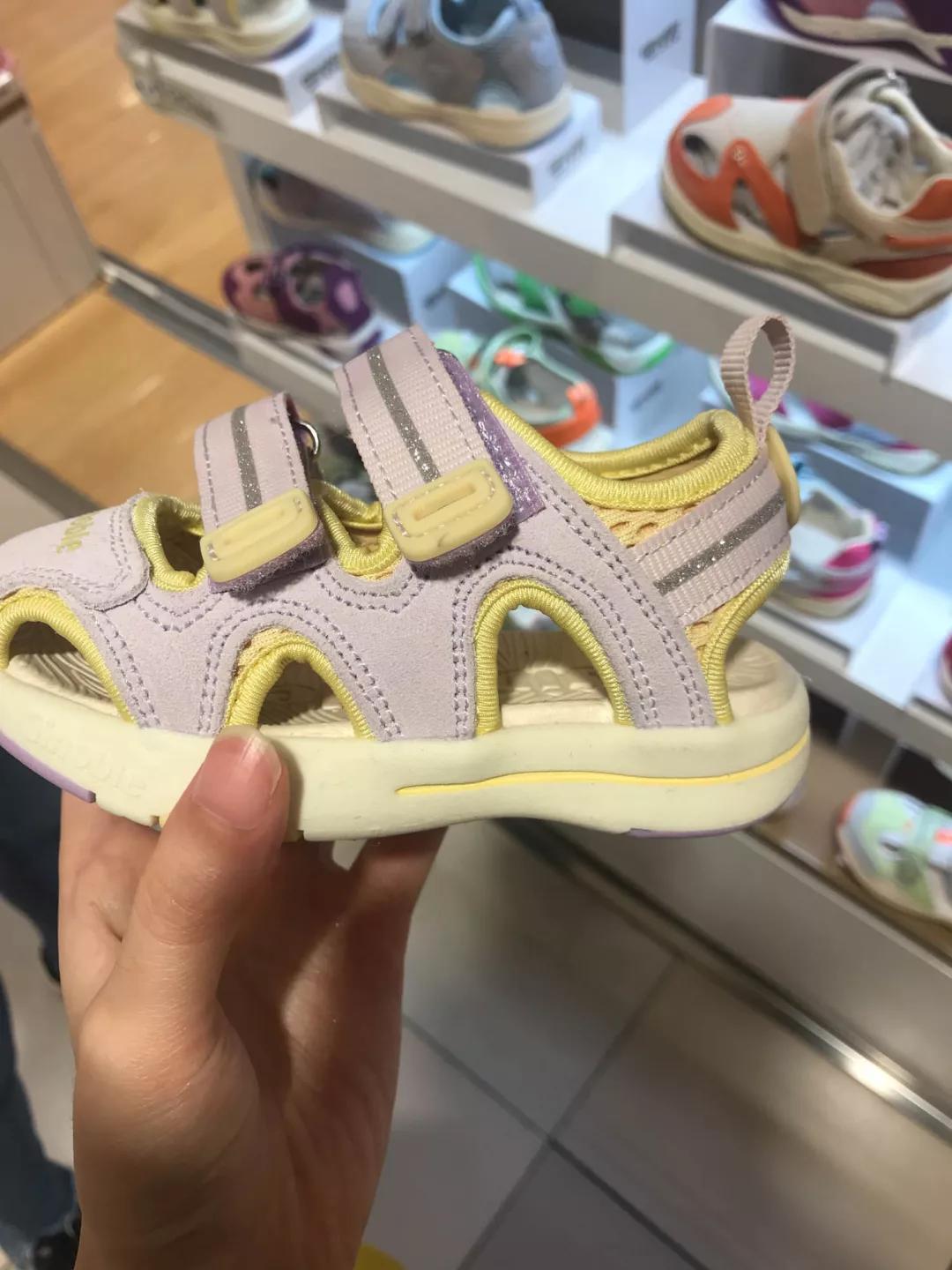 高颜值凉鞋小孩,什么材质的凉鞋鞋底最软