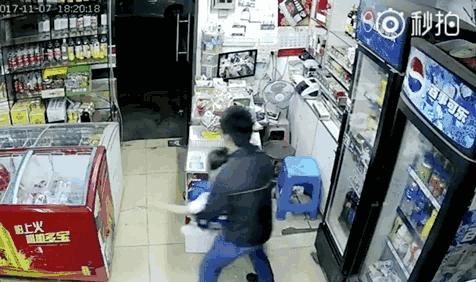 乞丐街头行乞认出妈妈,五年后街头乞讨认出妈妈