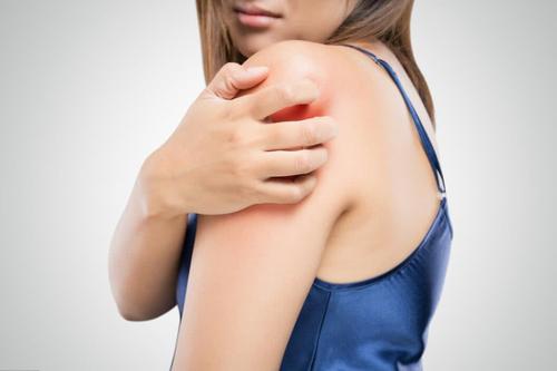 中医认为身体湿气重，易致慢性病！四个征兆判断是否湿气过重