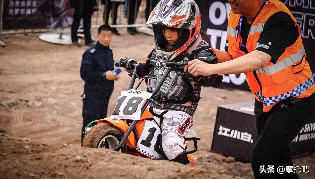 这摩托真好喝。。。不对....这酒真好骑！