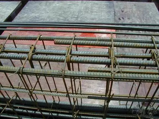 分布筋是直筋还是弯矩筋,负弯矩筋与分布筋需要满绑吗