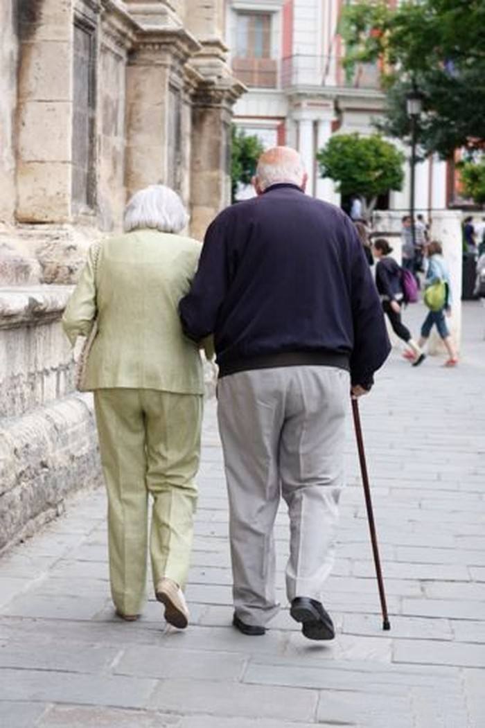 我爱你和我陪你哪个重要,为什么我觉得爱你比我爱你更重要