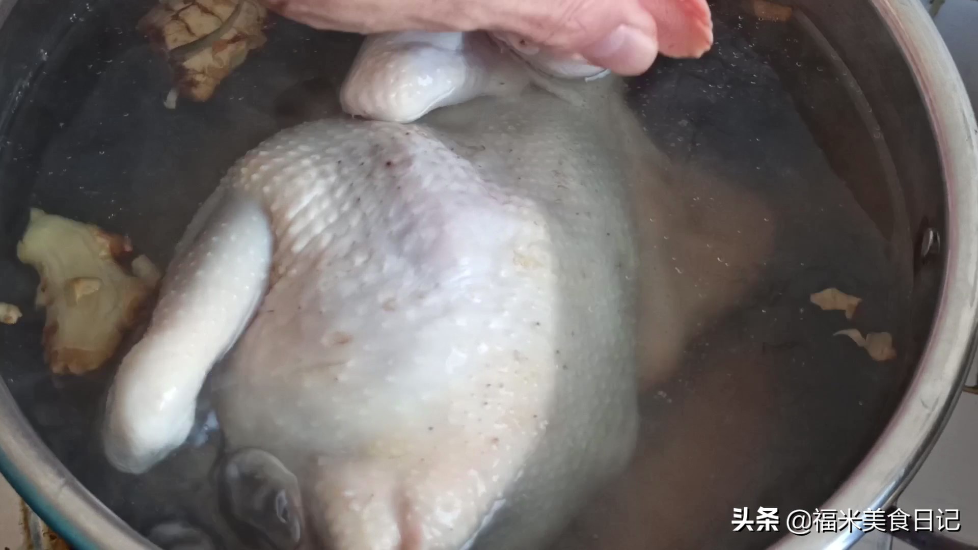 白切鸡浸鸡做法,广东正宗白切鸡浸熟法