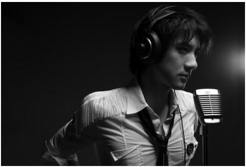 撤侨令一出,进退两难的美籍华人王力宏,“败”给了成龙儿子房祖名