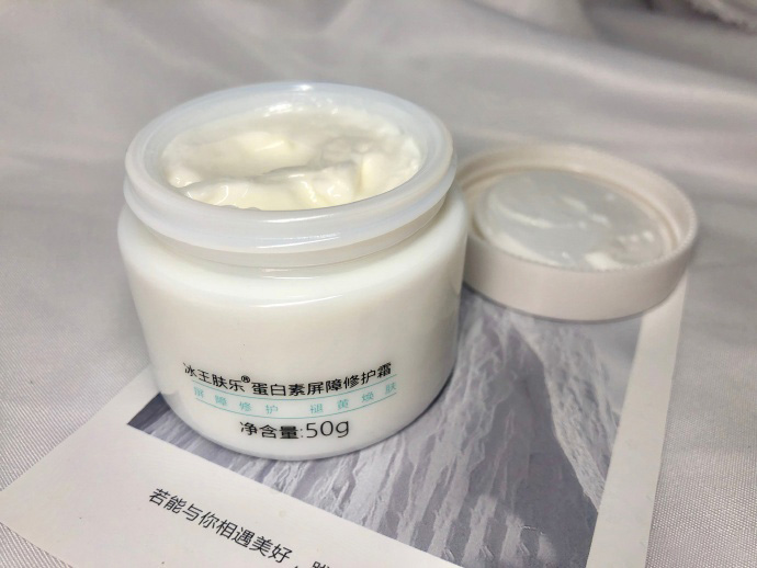 生活费1000的臭妹妹，都用什么护肤品和化妆品