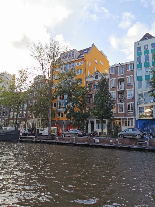 *麻大**味浓的街道，蜂拥的游客—欧洲之旅（五）