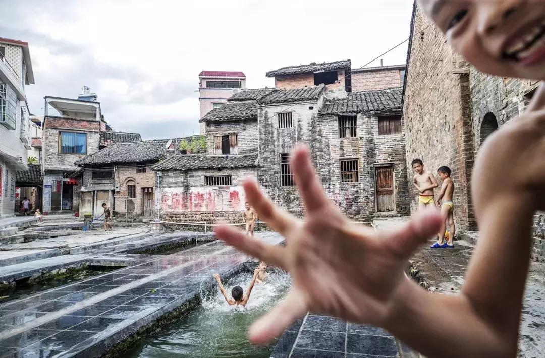广东居然藏着一个神秘天坑,广东这座小镇藏着多少宝藏