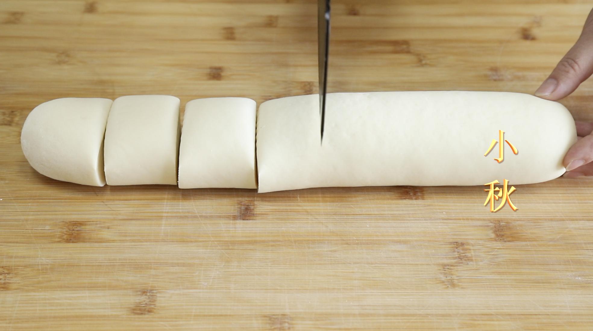 用开水烫面做馒头，是老一辈蒸馒头的方法，不发面个个暄软回甘