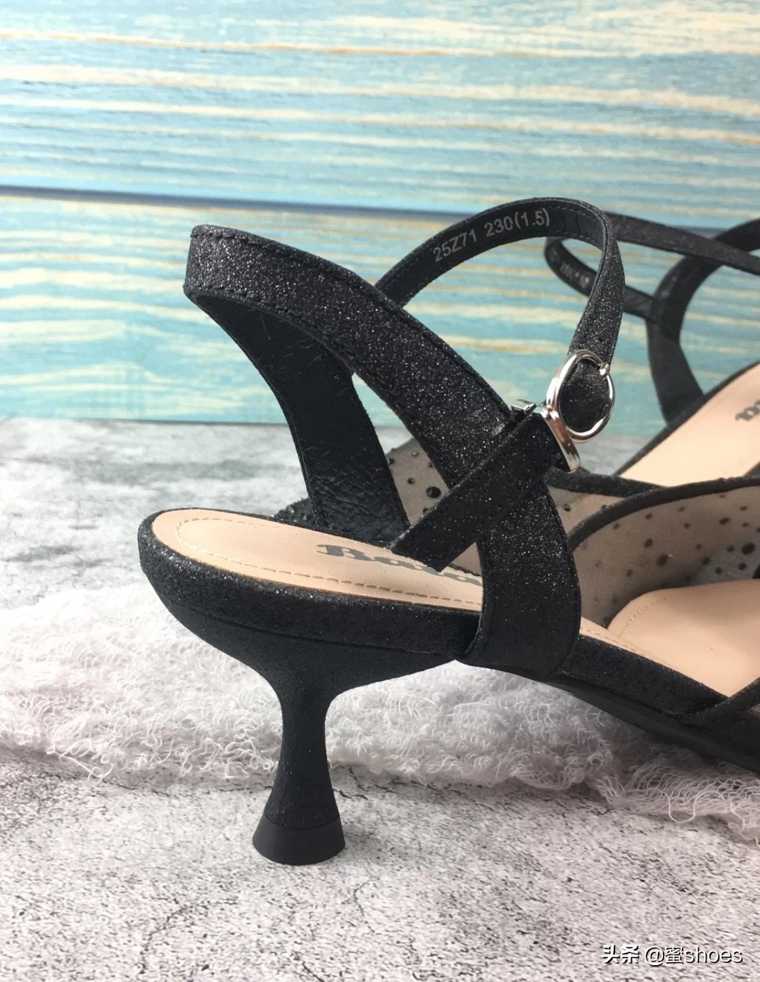 一双好看的高跟凉鞋,银色尖头高跟凉鞋高级穿搭