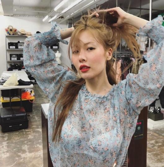 泫雅迷人瞬间,泫雅穿搭毛边短裤