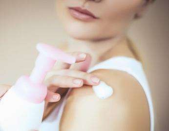 何穗代言美白身体乳,何穗红石榴身体乳