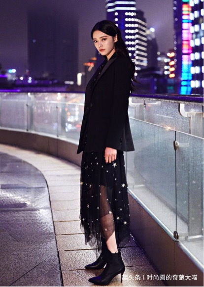 林允出席活动被网友喊话该减肥了,林允瘦了14斤后的样子