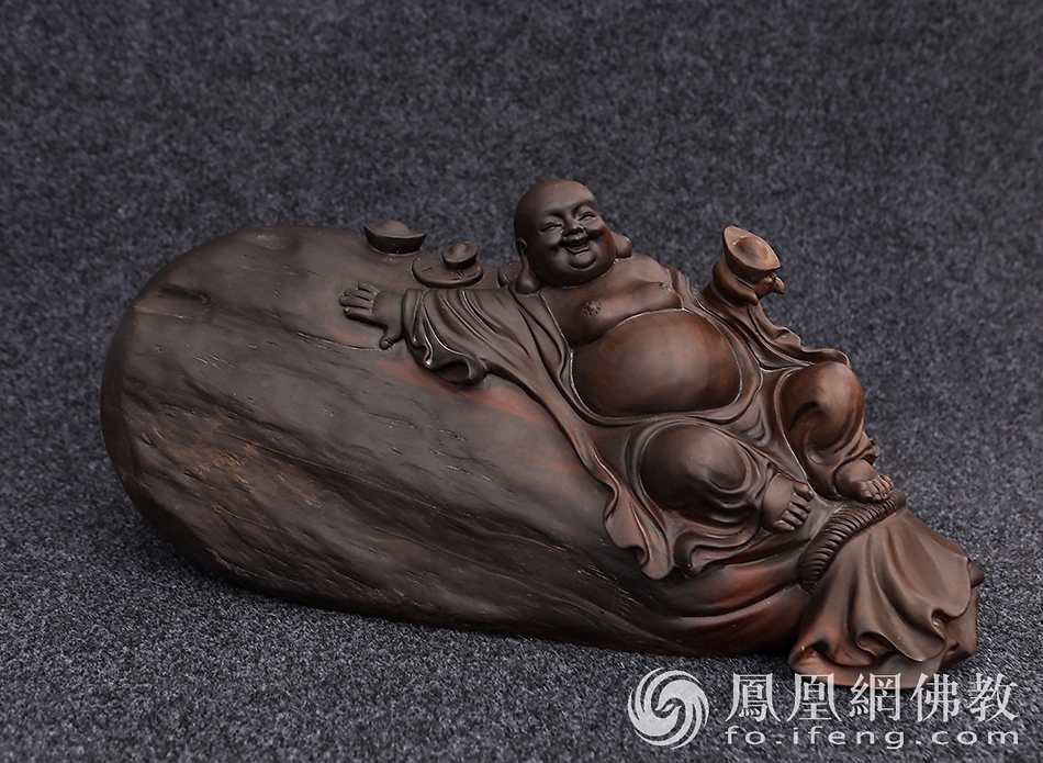 桐柏山木雕博物馆弥勒佛雕像,桐柏木雕博物馆龙的雕像