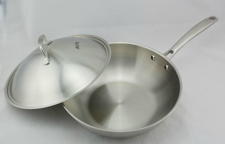 新手炒菜锅怎么选择比较实用,如何选一口炒菜好锅