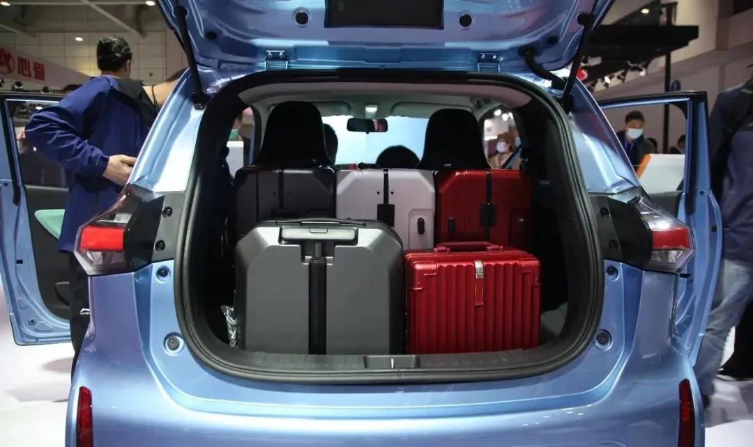 配置厚道空间出色试驾评测,大空间商务车试驾