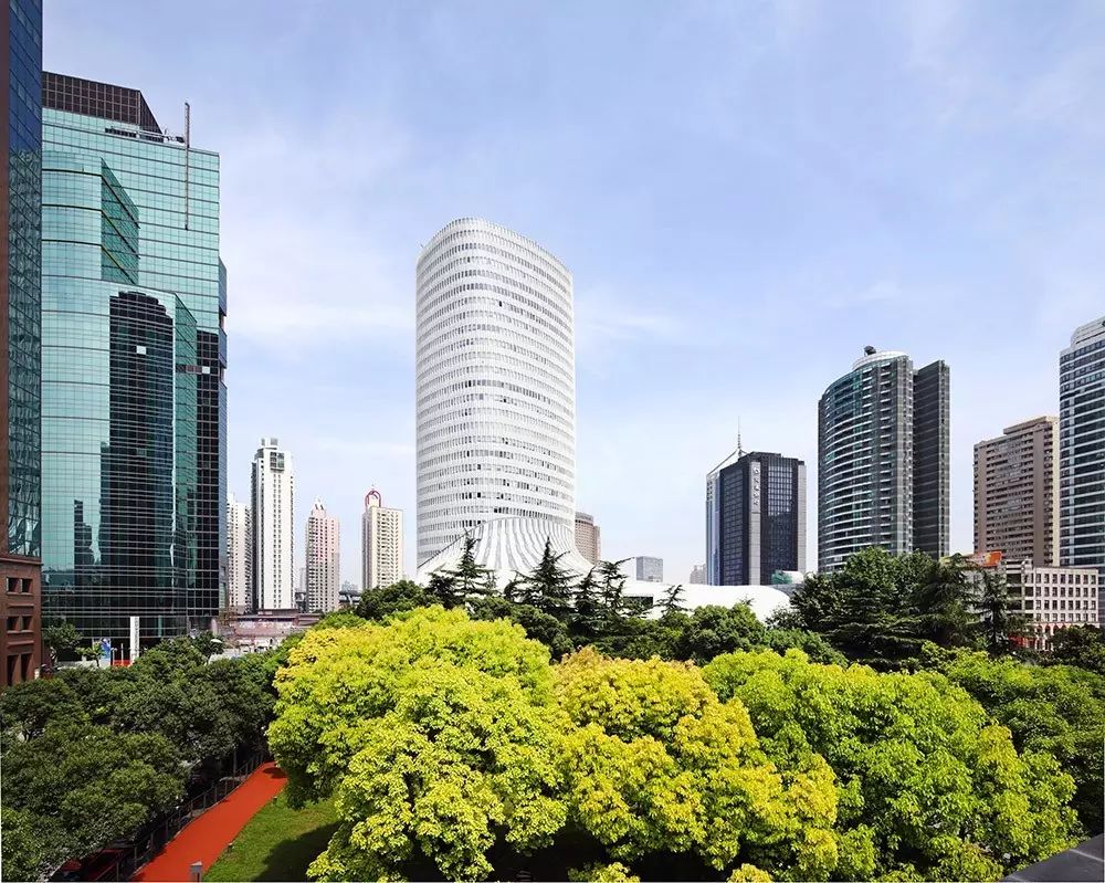 他是LV*用御**设计师，打造了五座LV旗舰店，用的竟是……