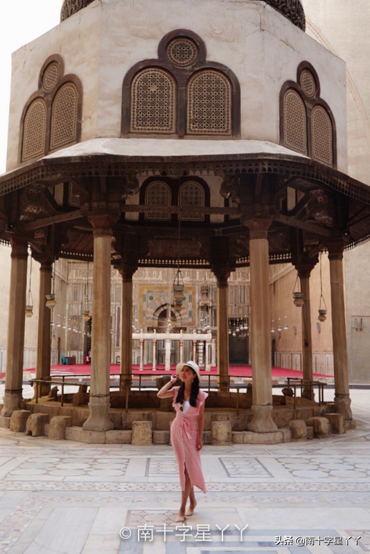 一半沙漠一半海洋图片,一半沙漠一半湖水