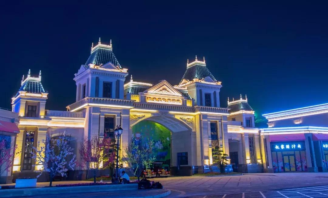 楼盘开售排队抢房火爆视频,楼市万人抢房是真的吗