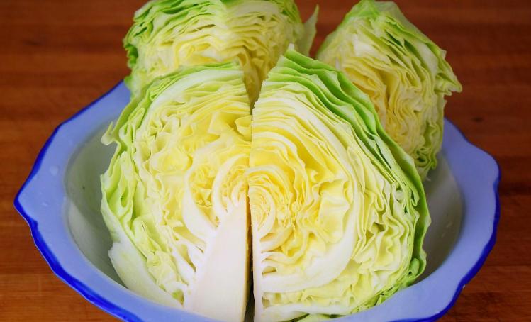 买包菜时挑结实的还是松散的,包菜怎么选才甜