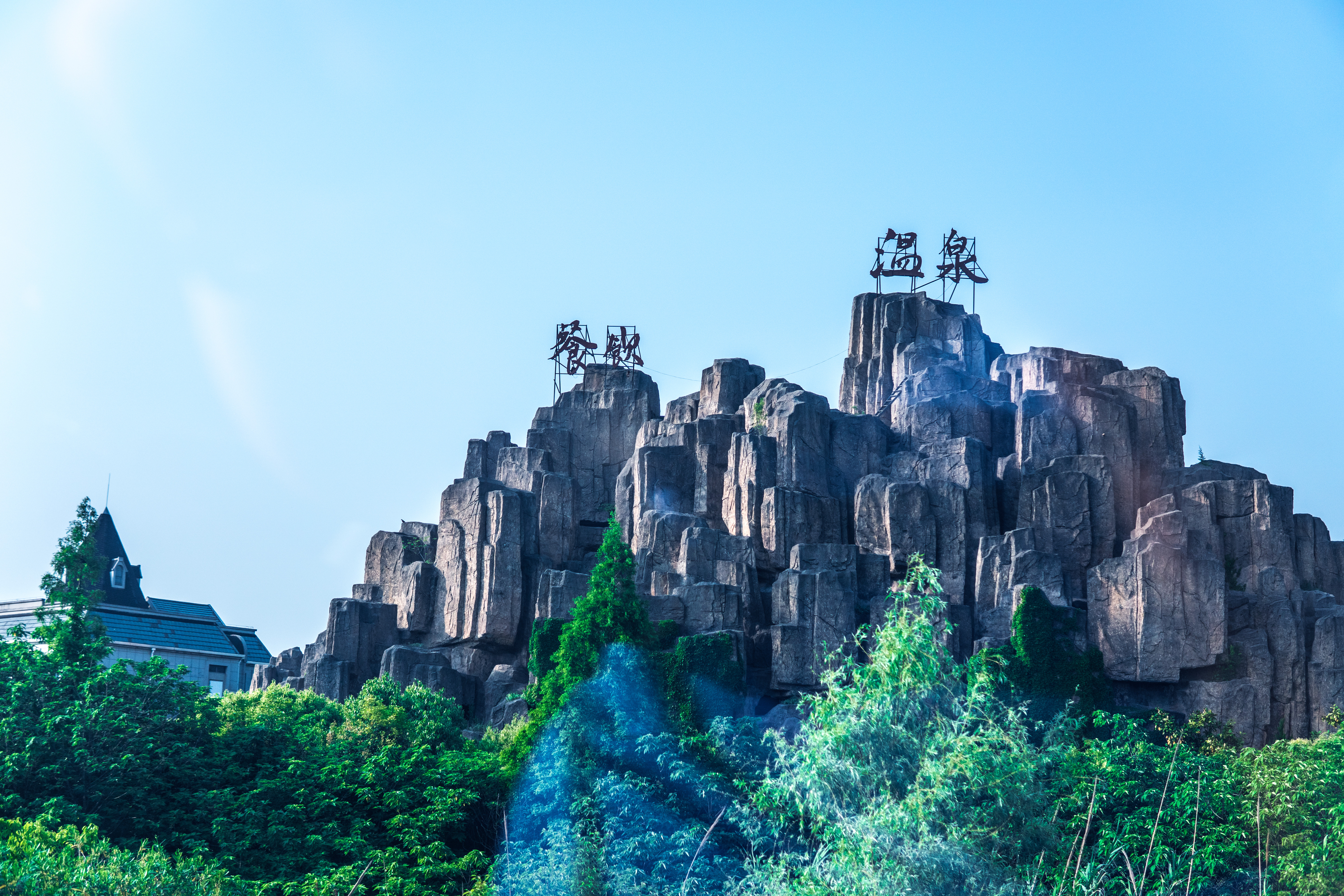 开着曾经的最美大众探寻废弃城堡，如今B6迈腾还值得购买吗？