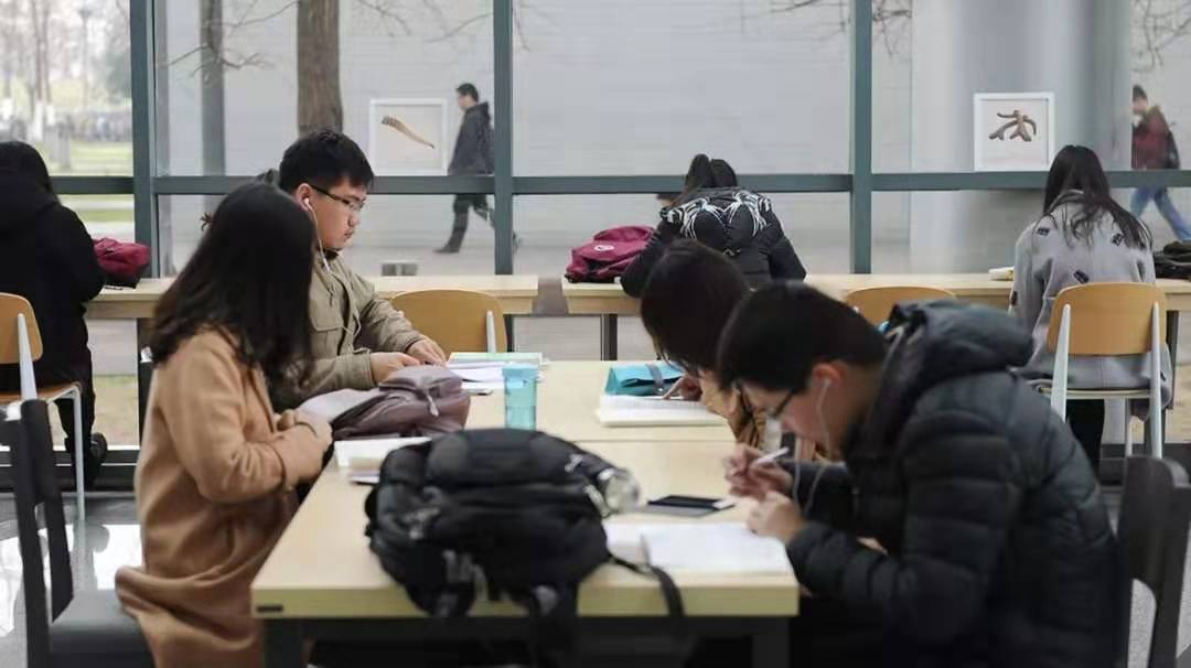 今年想复读可以降级复读吗,三年没好好学考了350能复读么