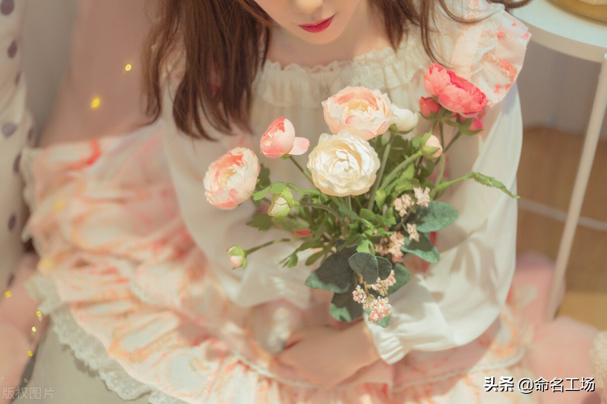 女孩名字叫皓月,女孩有诗意的名字含月