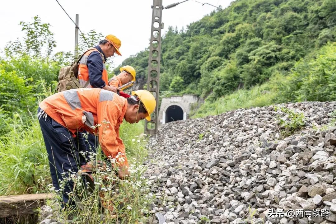 铁路危石处理,铁路危石施工单位处理吗