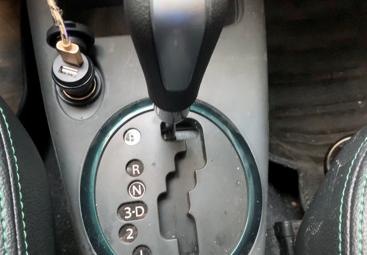 海外试驾2021款铃木雨燕运动版,铃木雨燕动力足颜值高代步首选车